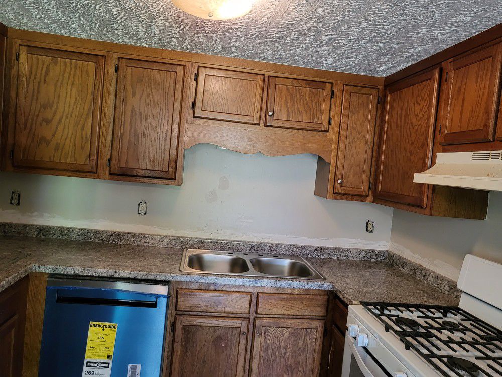 Kitchen  Cabinets  And Counter Top