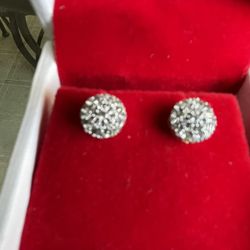 Flower Set Diamond Earrings , Certified Diamond Tested