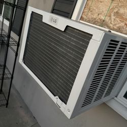 LG 15,000 BTU Window AC Unit w/ Remote – Works Great ❄️