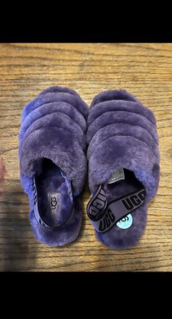 New Woman’s UGG’s Purple Faux Fur Lamb Slippers Sandals Size 6 with Black Trim Logo Elastic Strap Bands