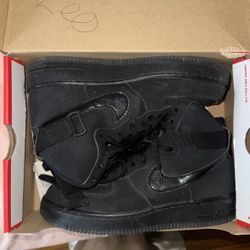 Black Air Force Ones 