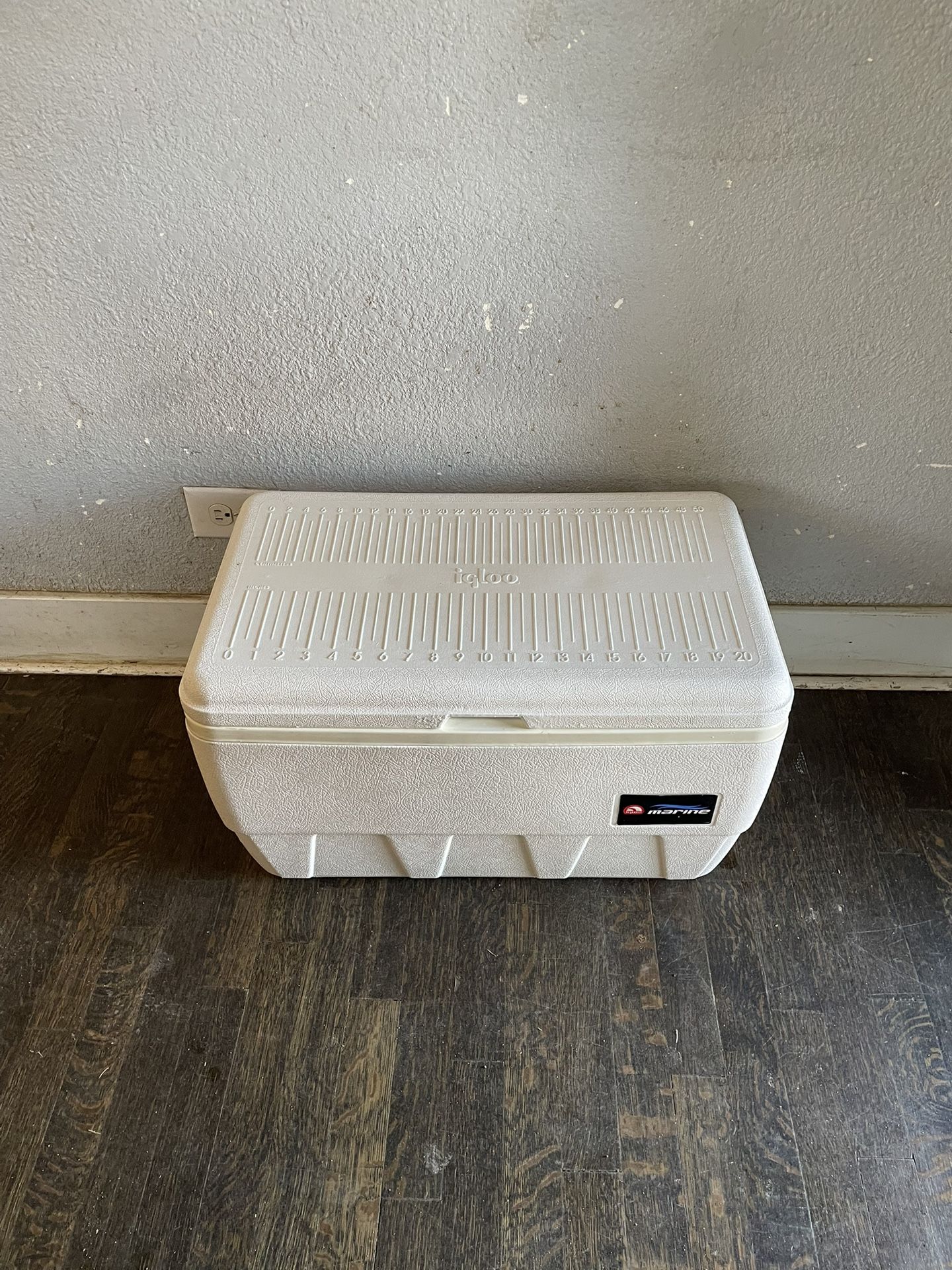 Igloo Marine Cooler (48 qt/ 45 L)