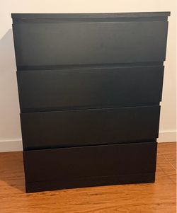 Modern 4-Drawer Dresser – Very Clean, no scratches, like new