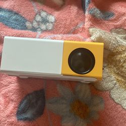 Mini yellow projector