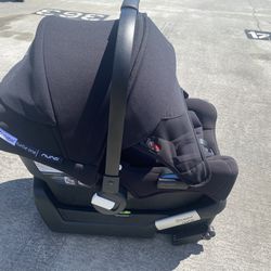 Nuna Infant car Seat + Base- Unused 