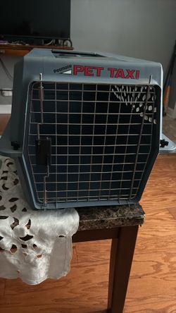 Pet Mate Pet Taxi  Carrier Use But In Good Shape 