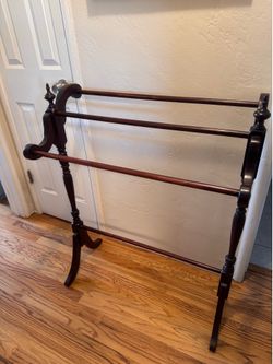 Wood blanket rack