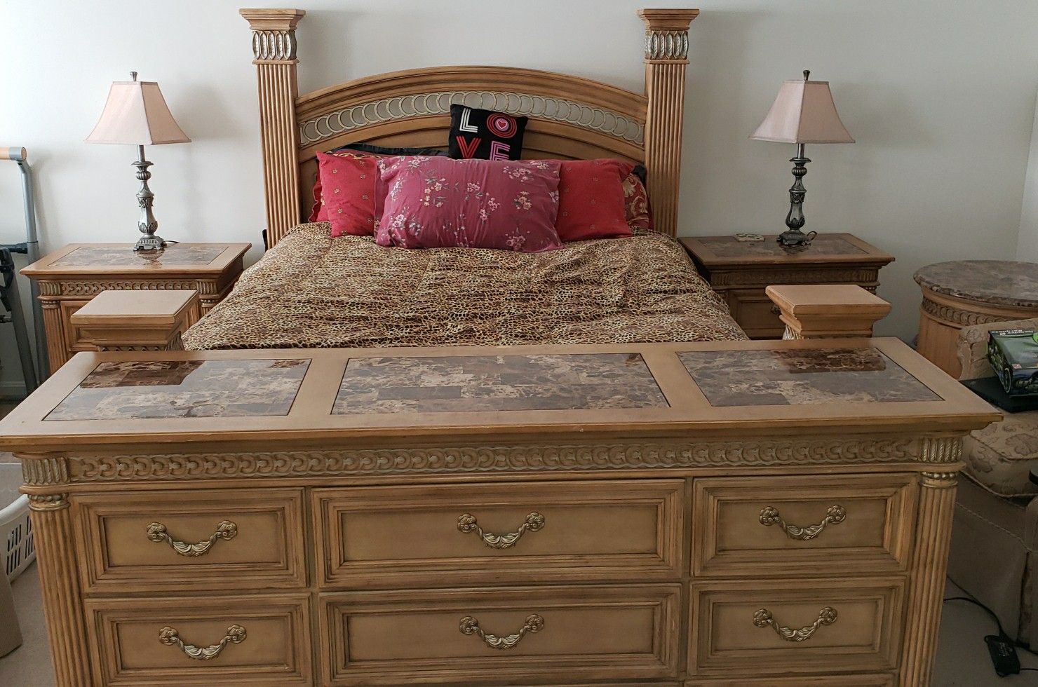 10 piece Pine Queen size Bedroom set / sitting area