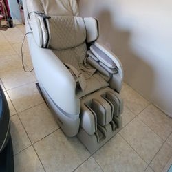 Brio Chaiir  Barely Used Asking 5,000