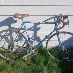 Vintage Schwinn road bike