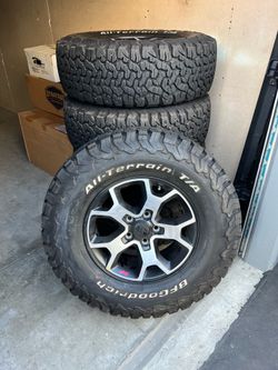 Jeep JL Wrangler Tires