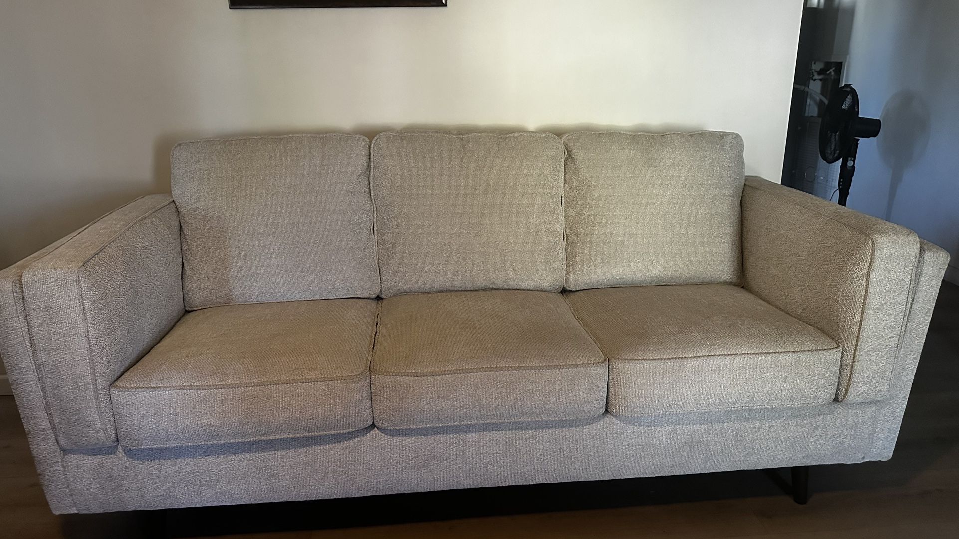 2 Sofas + 2 Accent Chairs – Excellent Condition