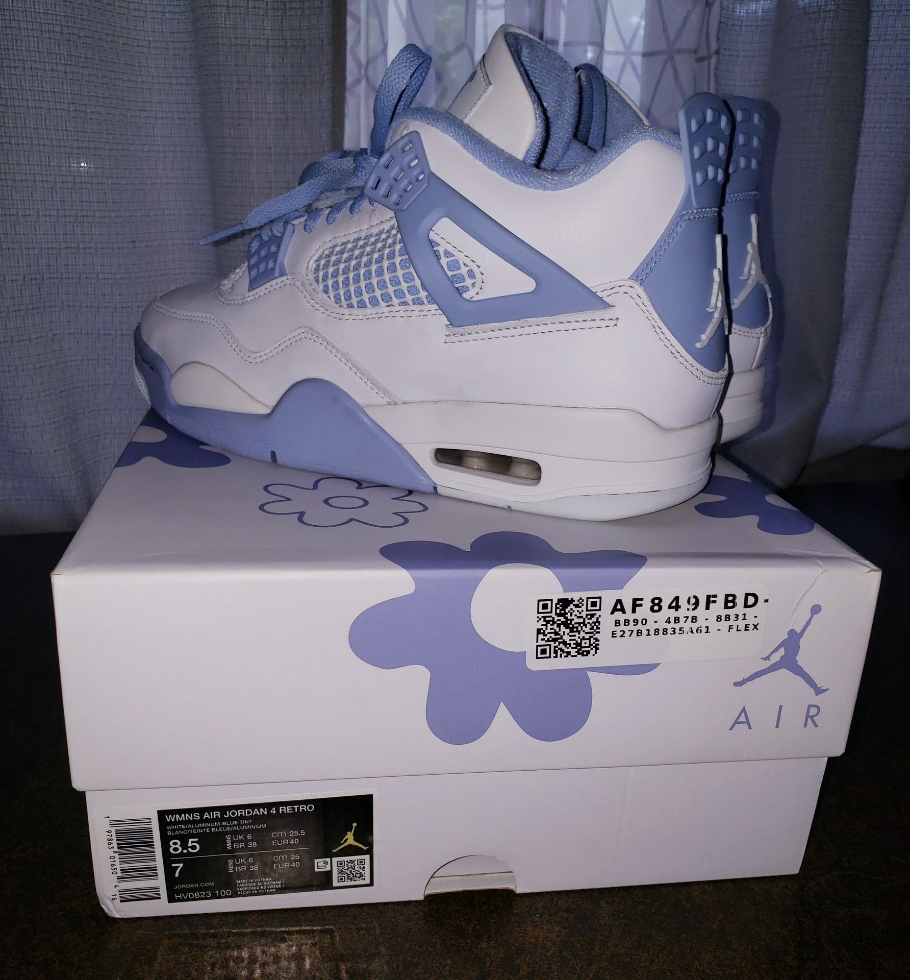 Women’s Jordan 4 Retro Forget Me Not Shoes Size 8.5 $190 OBO