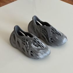 Yeezy Foam Size 5