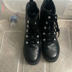 Black Boots 