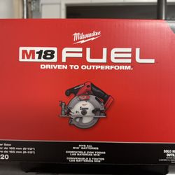 Milwaukee M18 FUEL 18V Lithium-Ion Brushless Cordless 6-1/2 in. Circular Saw (Tool-Only)