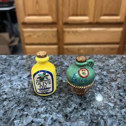 Ceramic Boston Warehouse Olive Oil & Vinegar Mini Salt & Pepper Shakers.  Brand New Never Used 