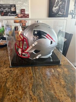 Patriots helmet with case