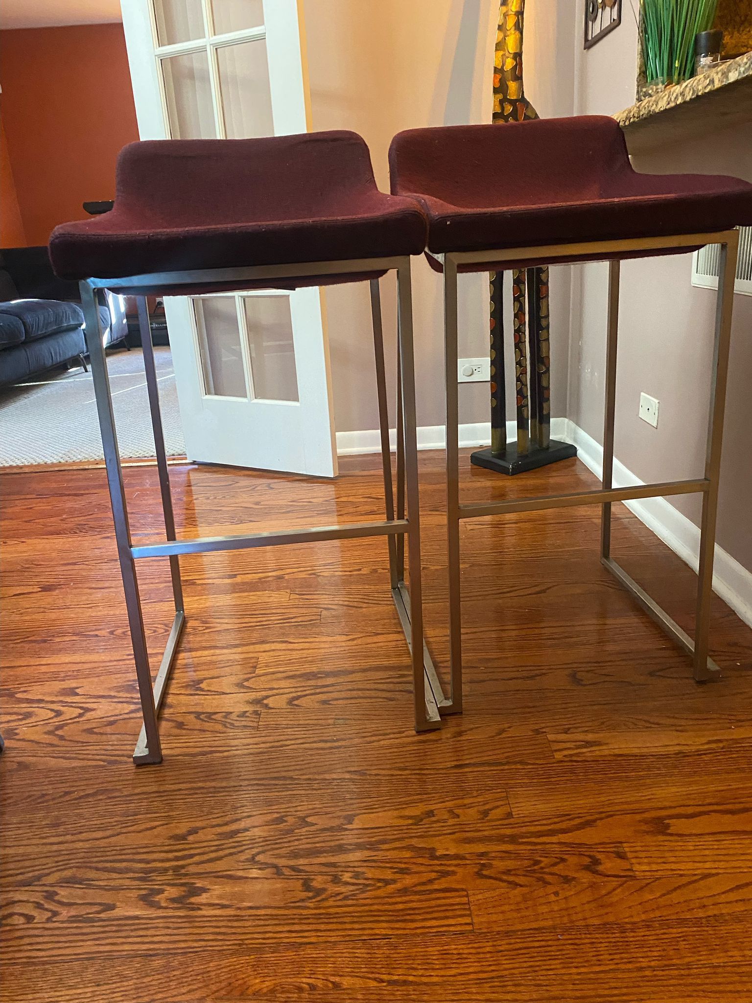 2 BAR STOOLS