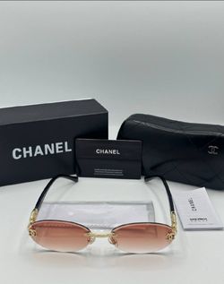 Elegant Gold & Black Oval Sunglasses – Gold Mirror Finish   //  Gafas Ovaladas Elegantes Dorado y Negro – Acabado Espejo Dorado