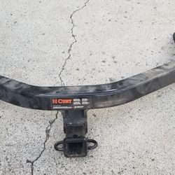 2" CURT Trailer Hitch (Fits 16 Honda Pilot)