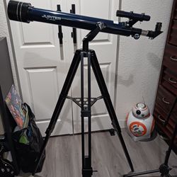 Saturn by MEADE.  model  60AZ -M  telescope  with tripod.  Good Condition. 