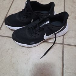 Nike Shoes Size 5