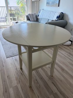 Round Table with 4 chairs set