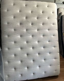 Beautyrest Queen mattress