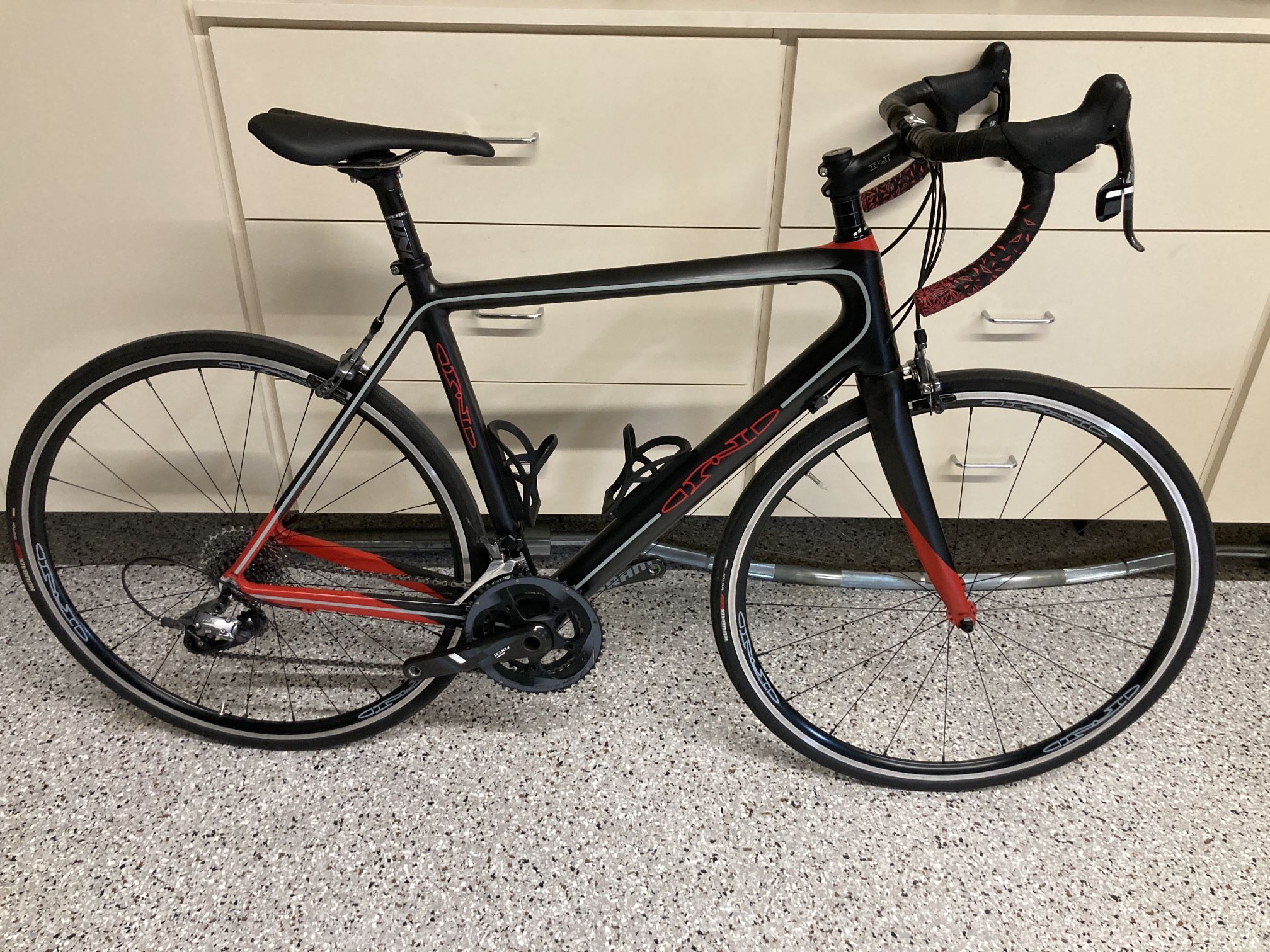 Neuvation F100 Carbon Fiber Road Bike 56cm for Sale in Yorba Linda