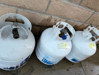 3 propane tanks