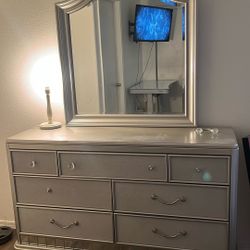 Vanity Dresser 