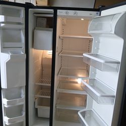 Refrigerador hace Hielo, Color Negro