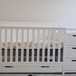 Graco Hadley 5 in 1 Convertible Crib and Changer and Drawer