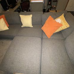 SECTIONAL COUCH & OTTOMAN