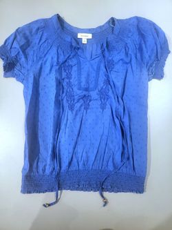 💙 Dressbarn Women’s Small Blue Embroidered Peasant Blouse – Boho Smocked Top
