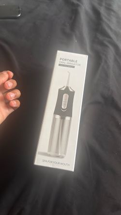 Portable oral irrigator