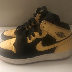 Jordan 1 Retro Mid