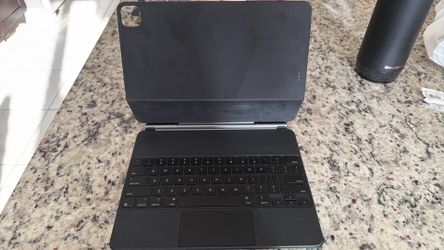 12.9” iPad Pro Magic Keyboard