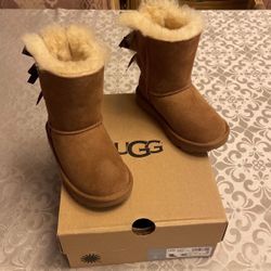 Brand New Authentic Uggs Water Resistant Size 10Toddler 