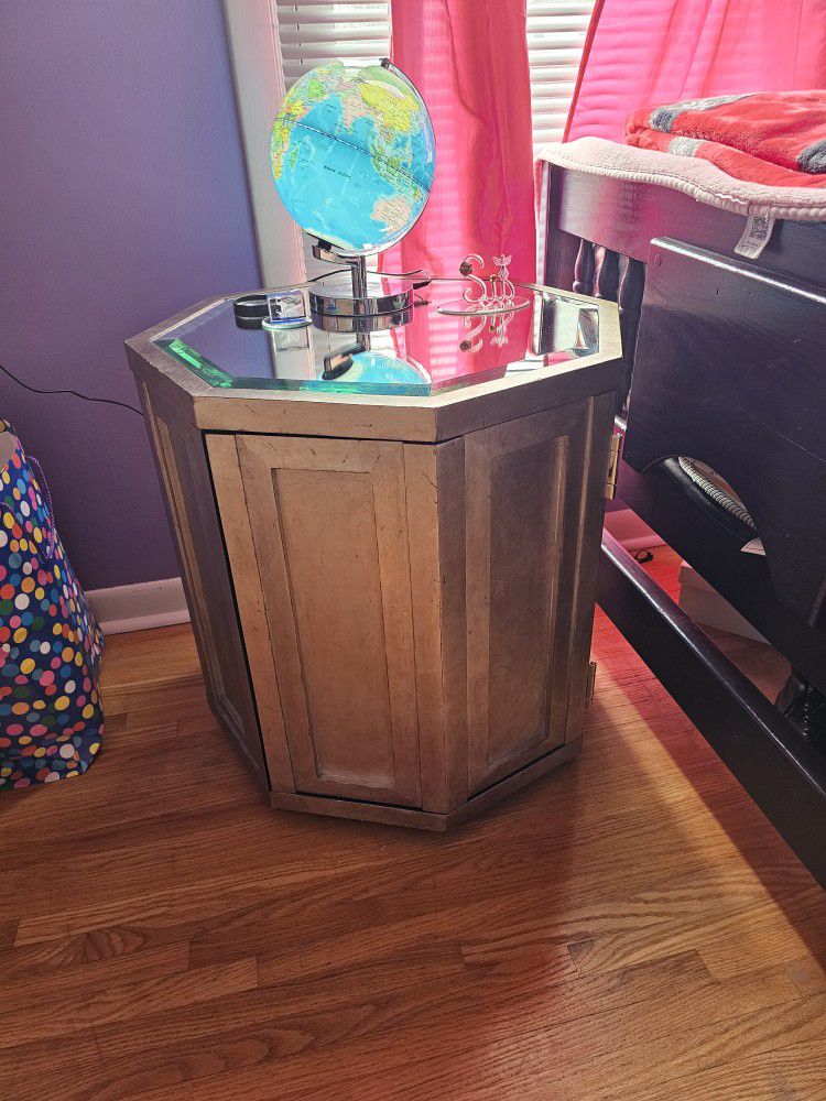 Beautiful Hexagon Night Stand (Gold and Mirror on top) **22"Wx23.5"H**... $120