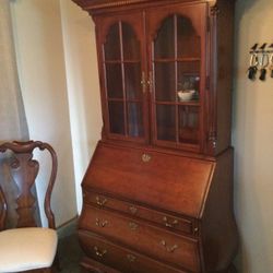 Secretary Desk with Chair and removable Hutch