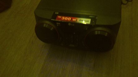 Black Stereo with speakers