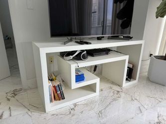 TV STAND -40$