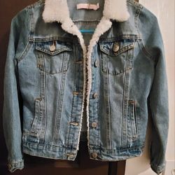 Girls Jean Jacket. Size L ( Big Girls)