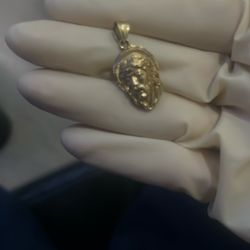 3.54  gram Jesus Pendant 10kt