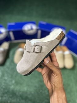 Women’s 6, Youth 4.5 - “Gray” Birkenstock Clogs 🐭