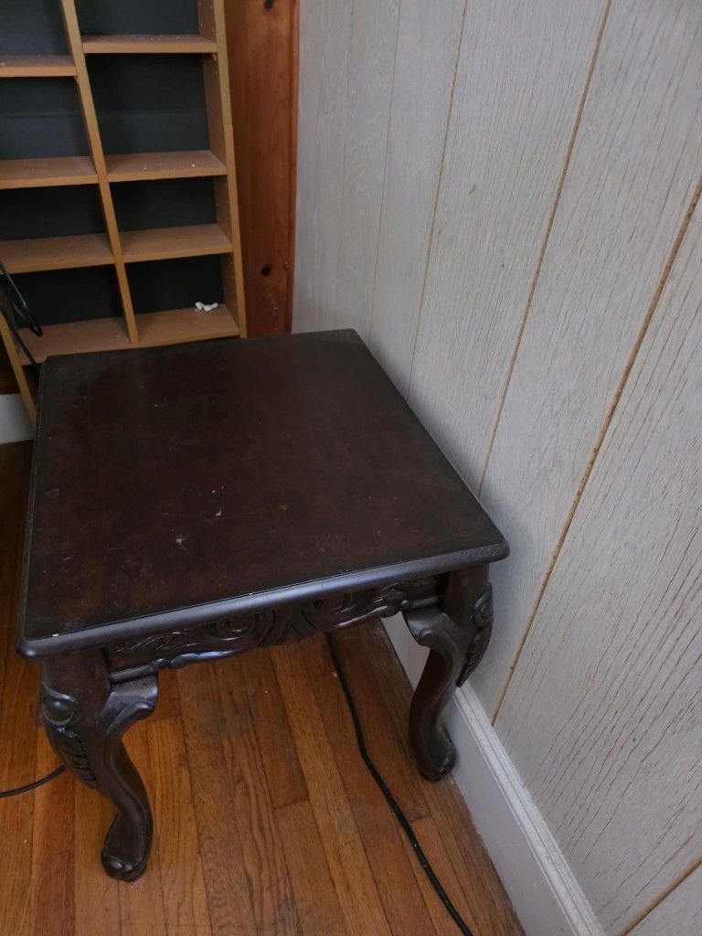 2 Side Tables