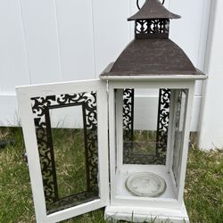 decorative candle holder / lantern