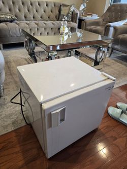 Mini refrigerator